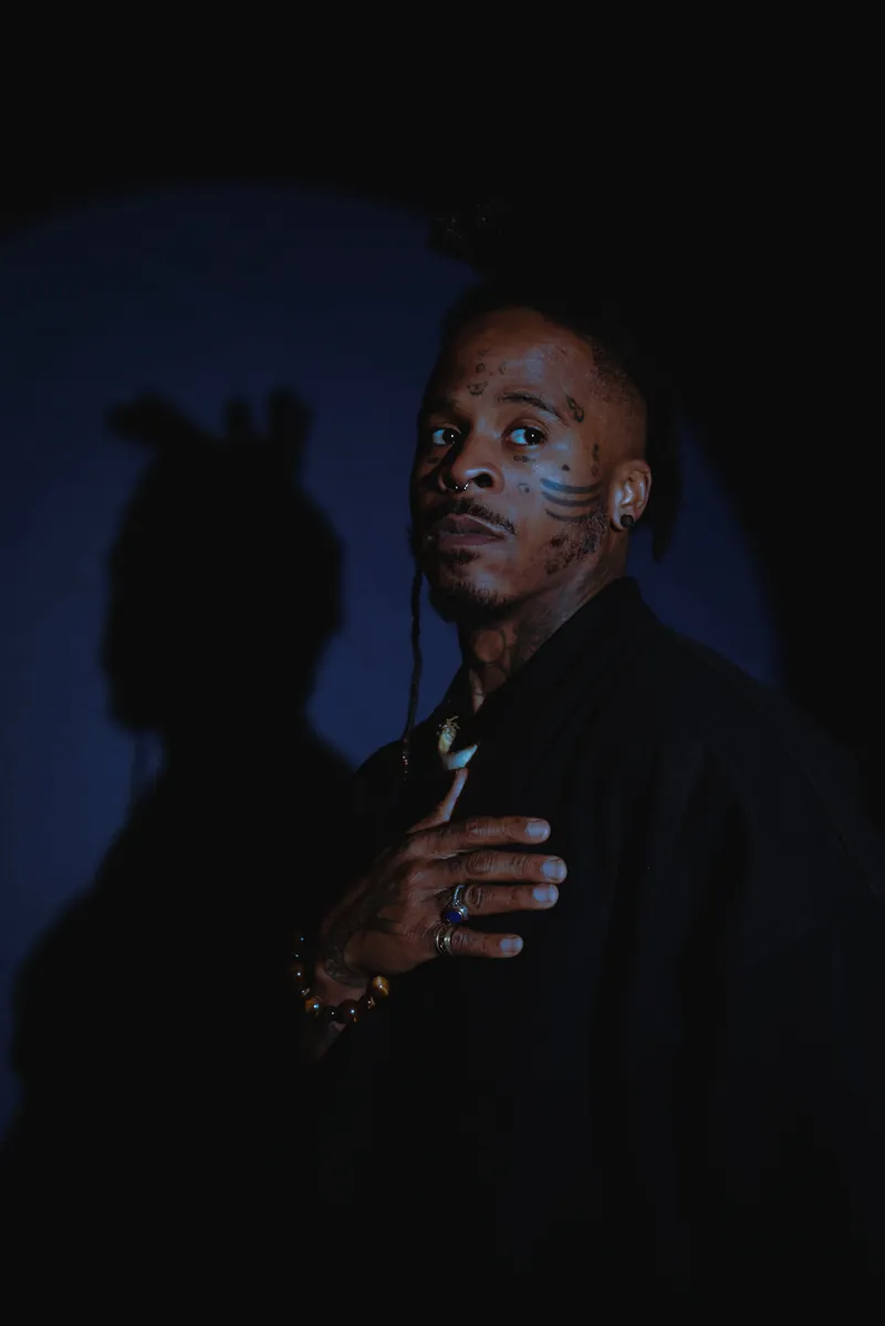 øLu AnuAkin — press photo 1